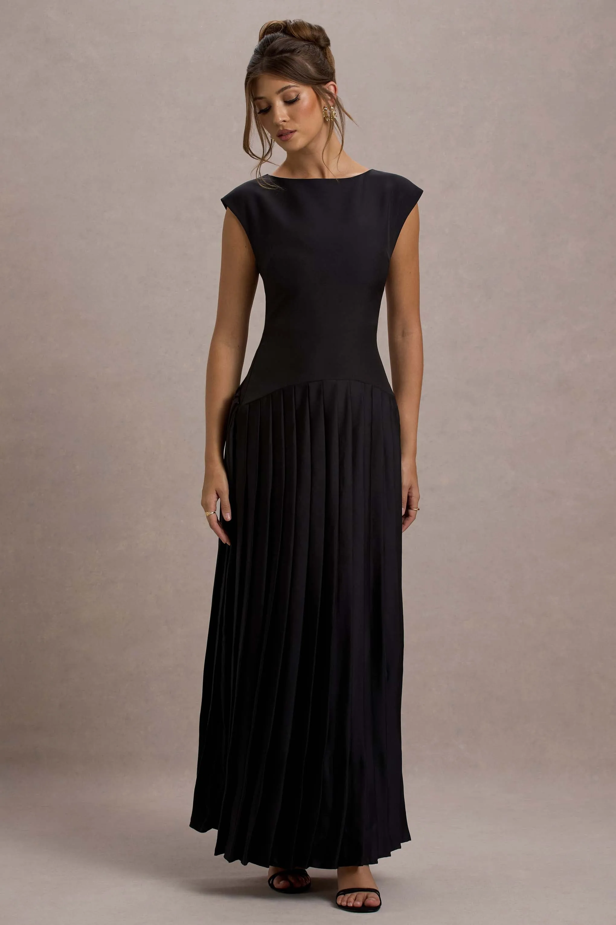 Arna | Black Boat-Neck Pleated Maxi Dress