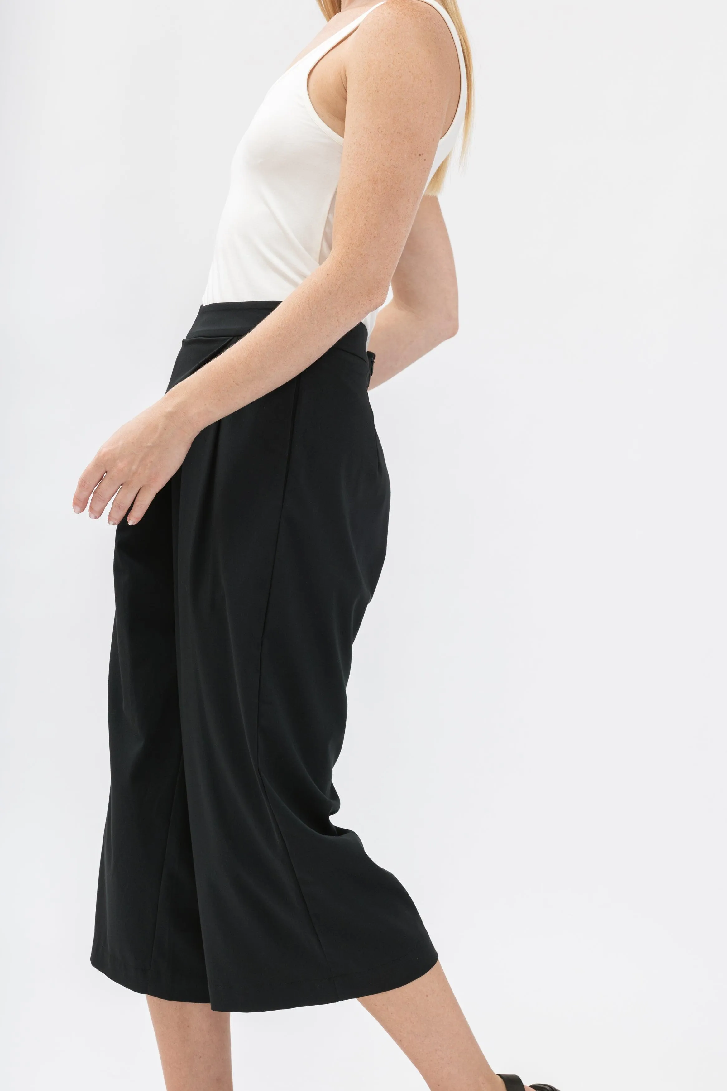 Bamboo Pleated Wide Cropped Pants