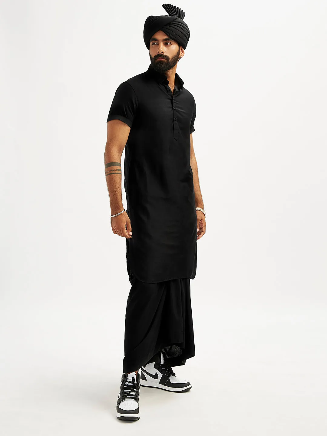 Jashvi Men's Black Viscose Kurta Lungi And Safa set