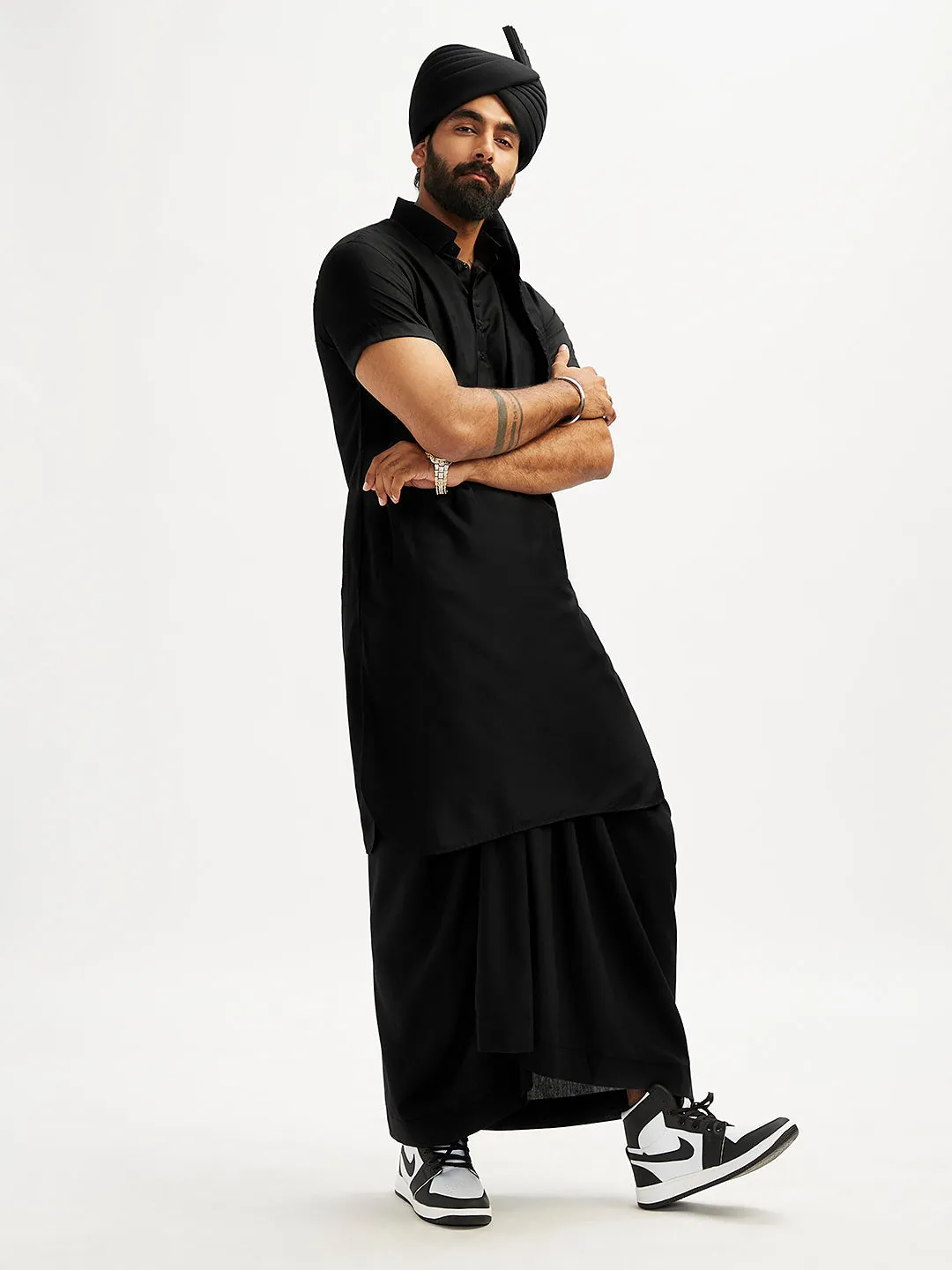 Jashvi Men's Black Viscose Kurta Lungi And Safa set