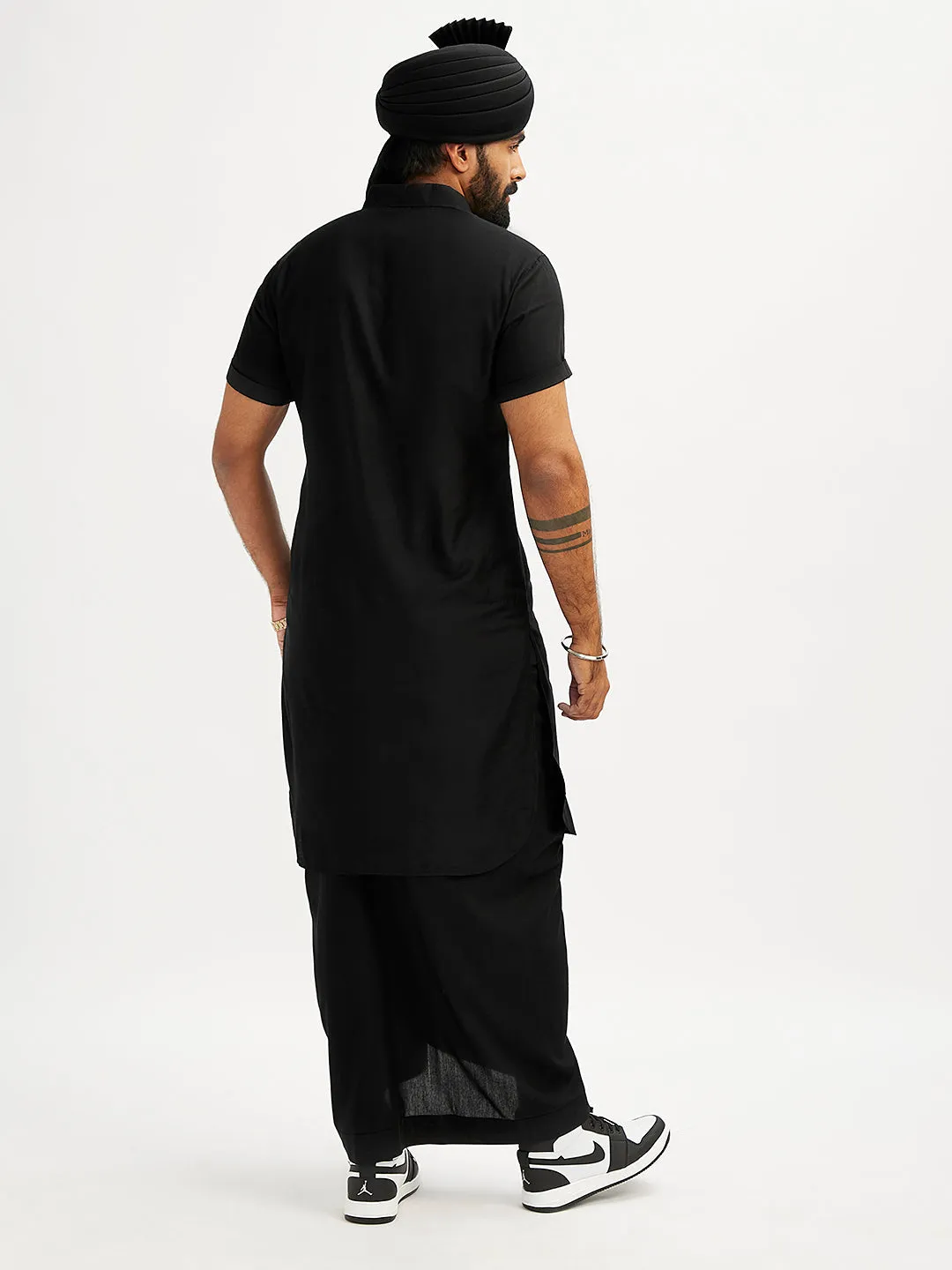 Jashvi Men's Black Viscose Kurta Lungi And Safa set