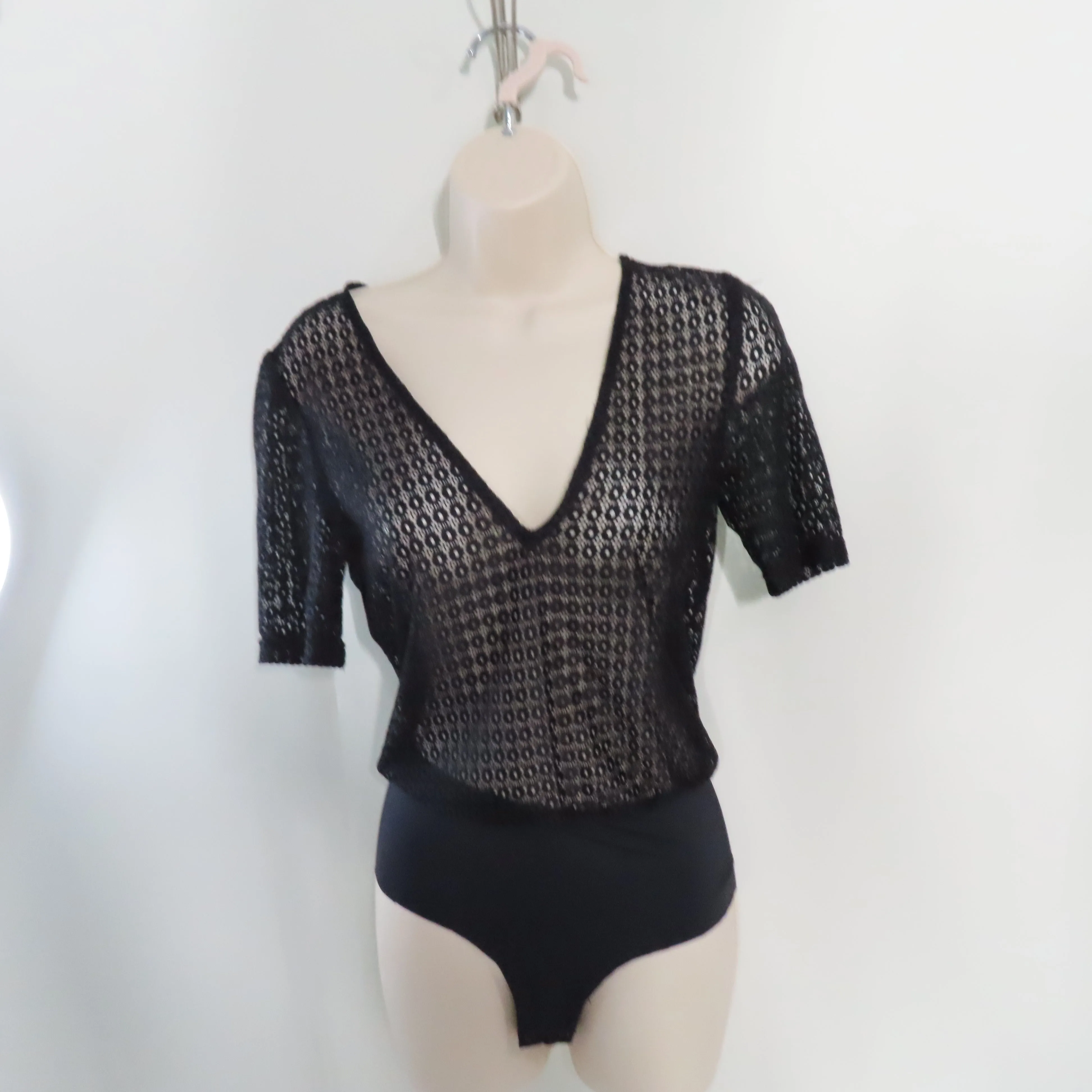 L'agence Black Sheer V-neck Short Sleeve Lace Bodysuit XS 5616clc