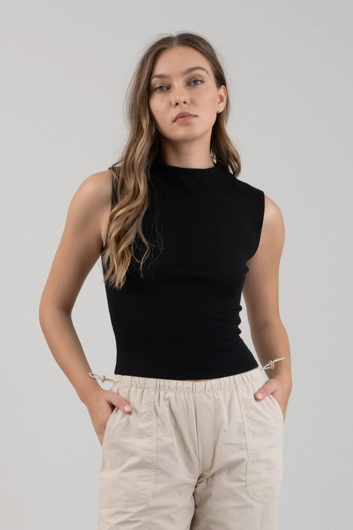 MOCK NECK SLEEVELESS CROPPED KNIT TOP