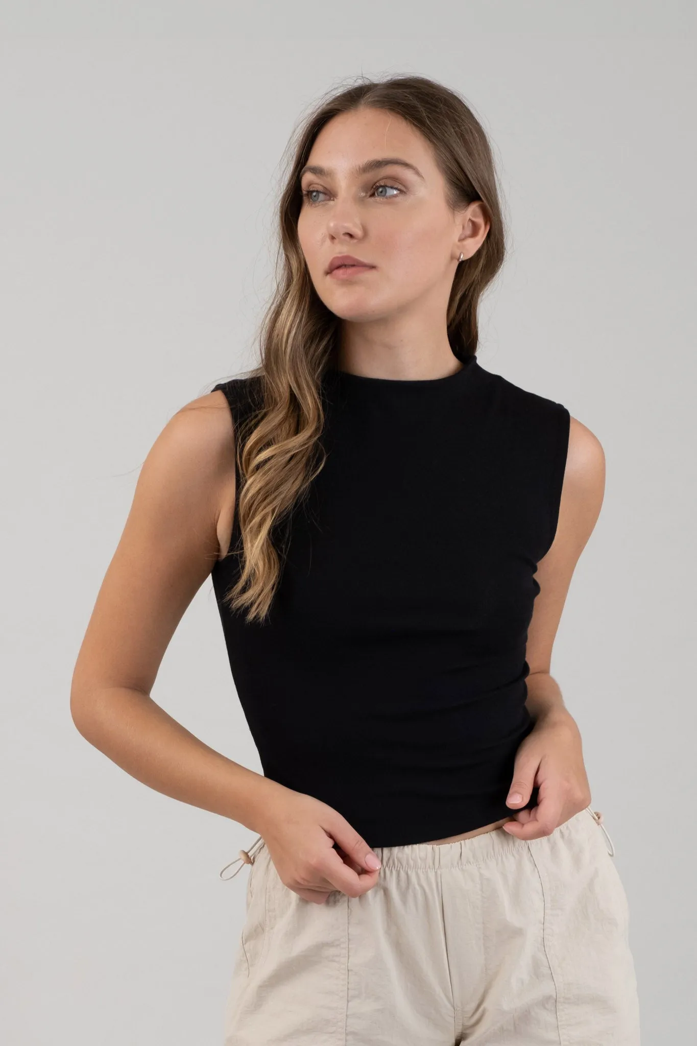 MOCK NECK SLEEVELESS CROPPED KNIT TOP