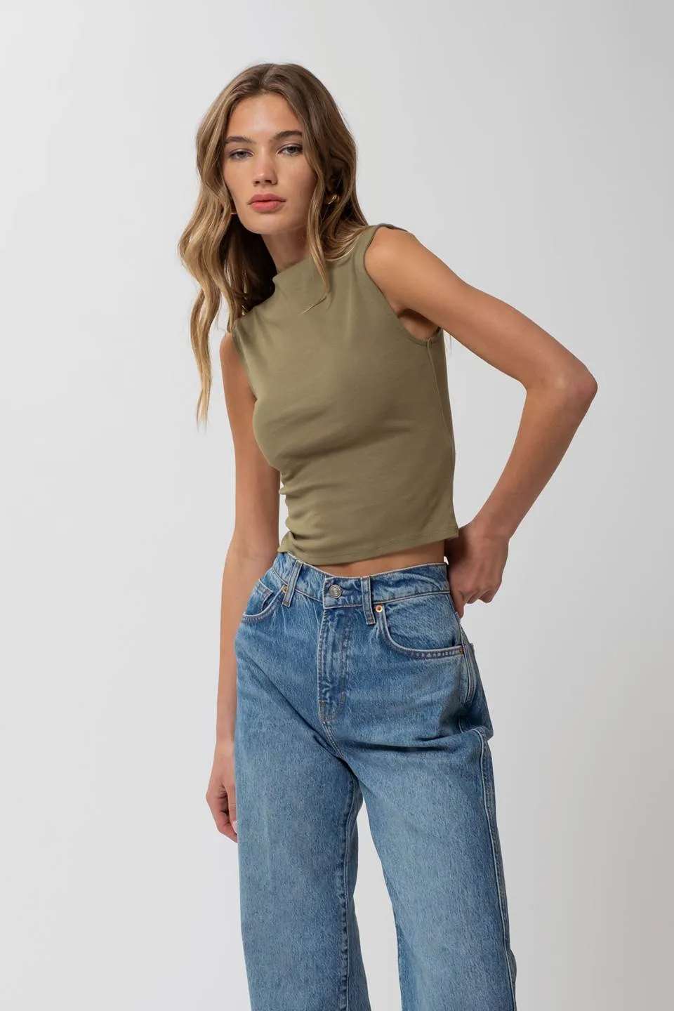 MOCK NECK SLEEVELESS CROPPED KNIT TOP