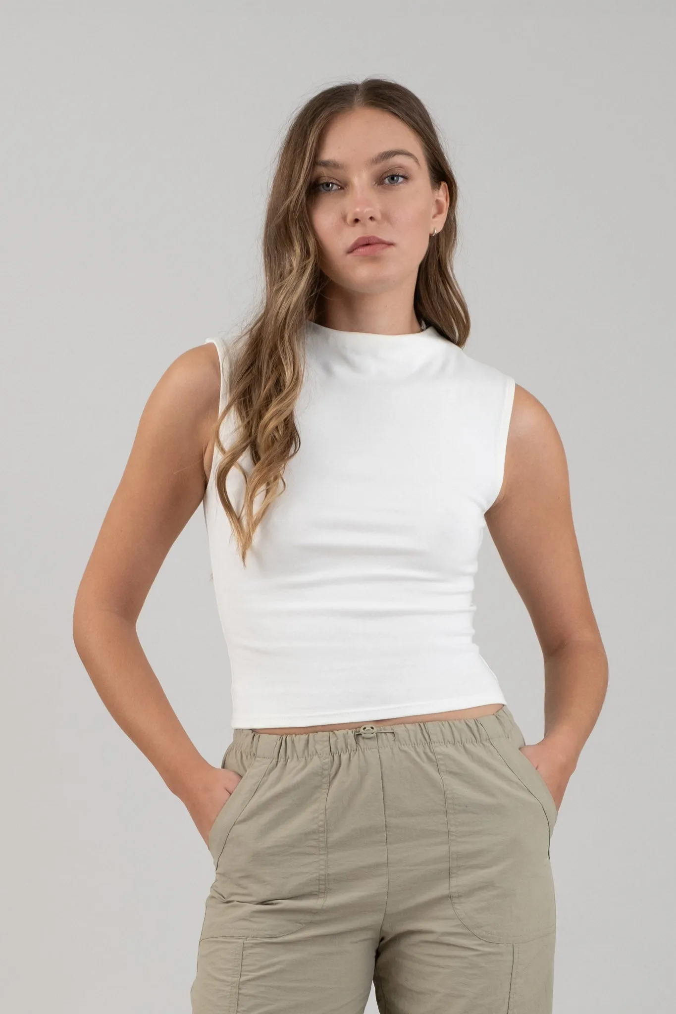 MOCK NECK SLEEVELESS CROPPED KNIT TOP