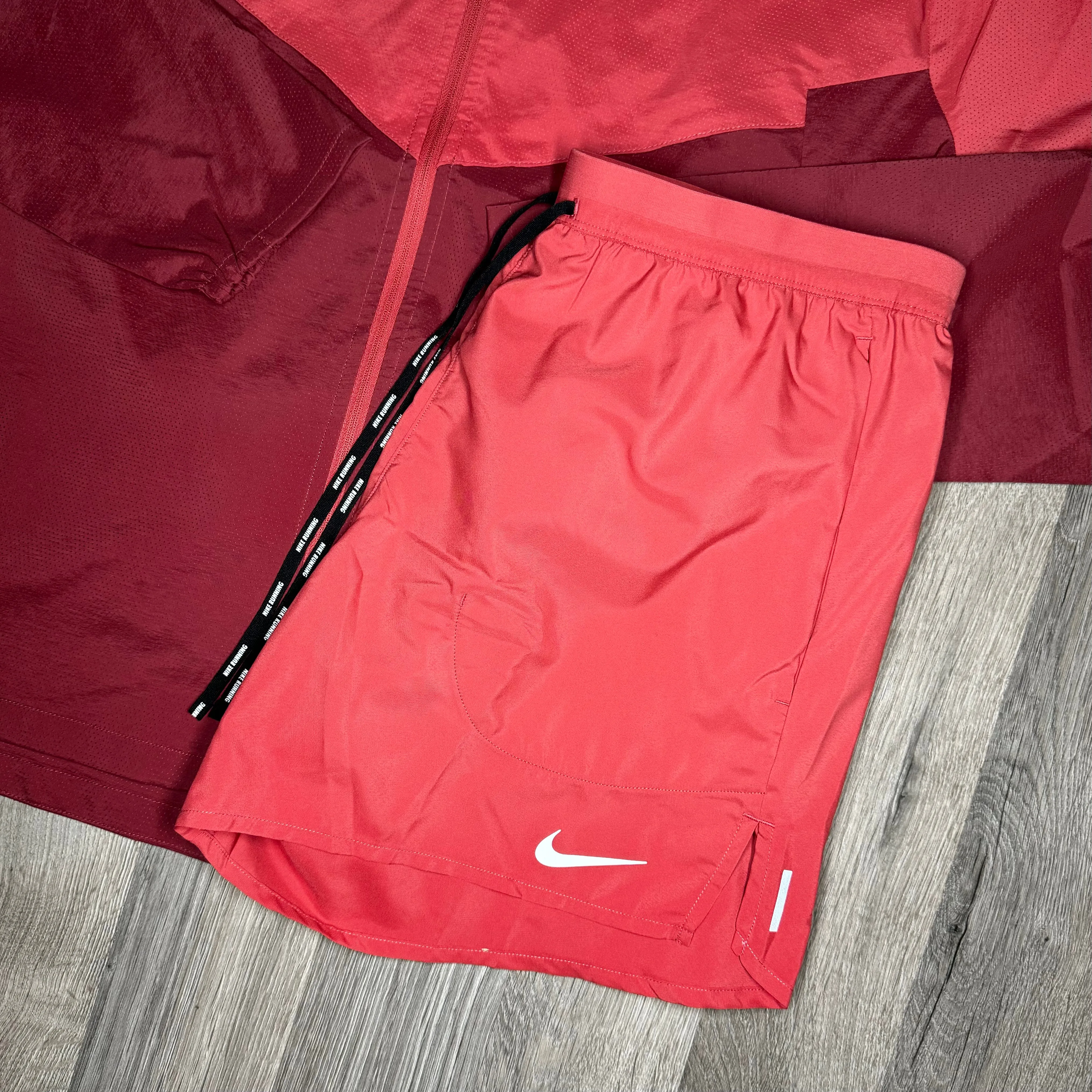 Nike Windrunner & Stride Set - Jacket & Shorts - Adobe