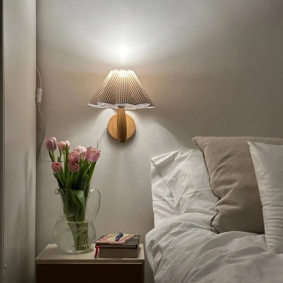 Plug-in Pleated Wall Lamp