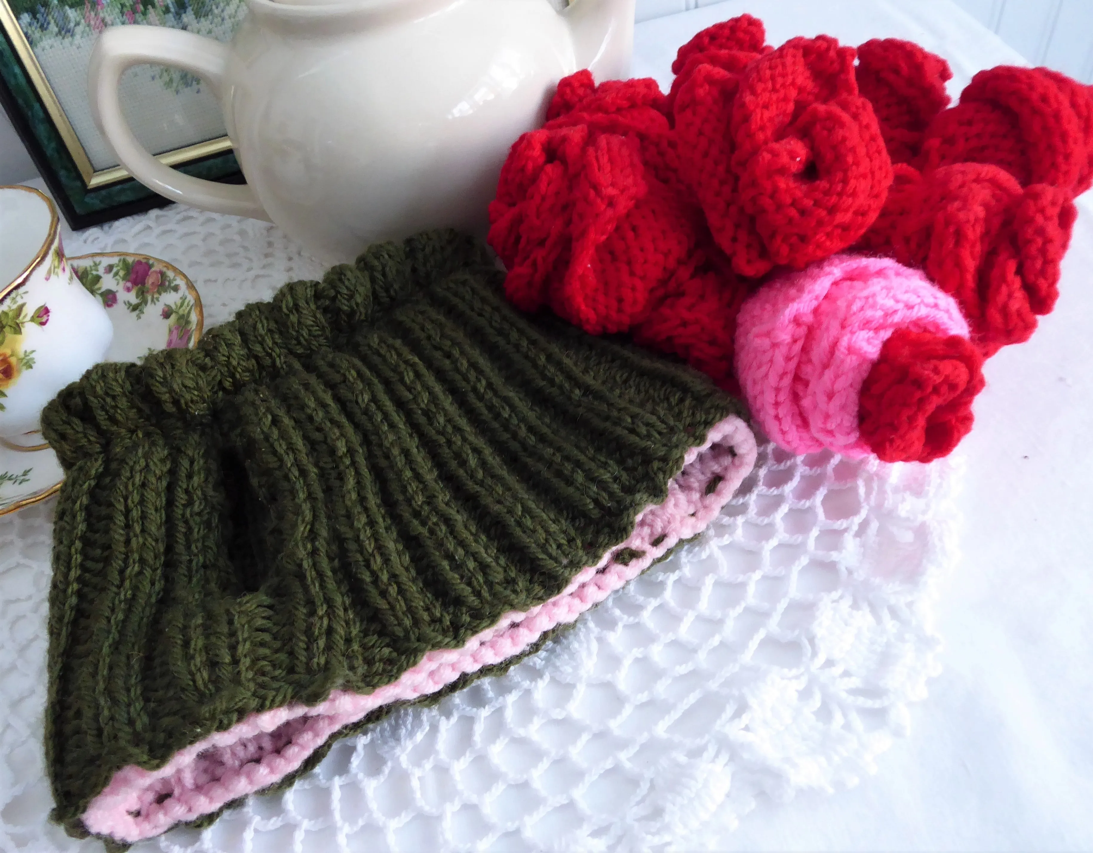 Red Roses Bouquet Knit Tea Cozy Hand Knitted Cosy Medium Stretchy US Artisan